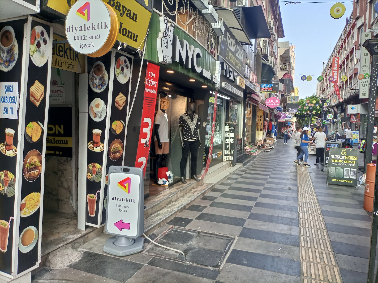 Diyalektik Kültür Merkezi ve Kafe-Bar mekanı