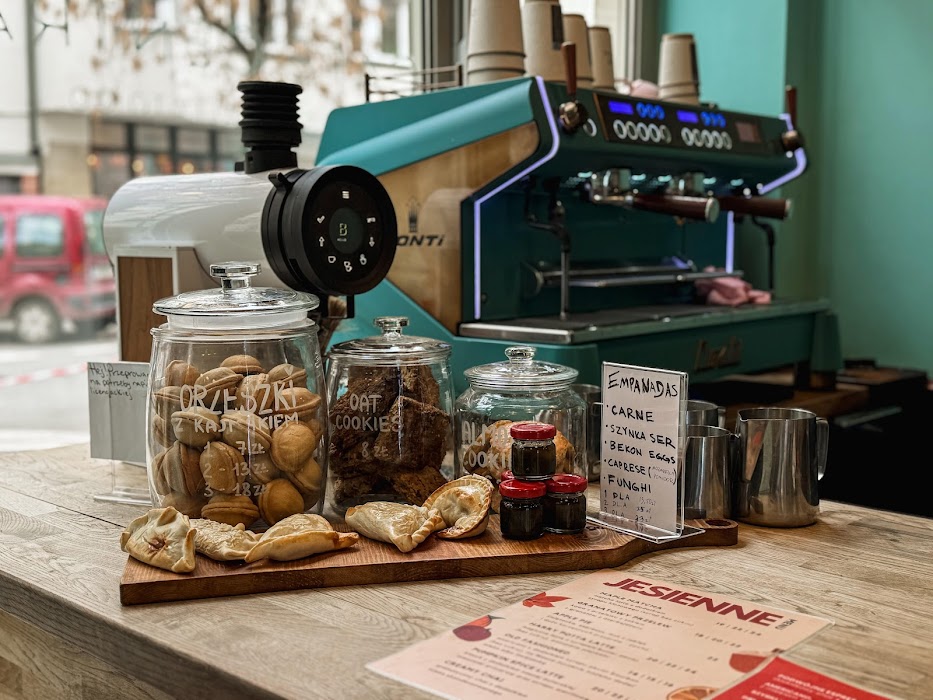 Kawiarnia Cafe Central Hoża fotoğraf 1