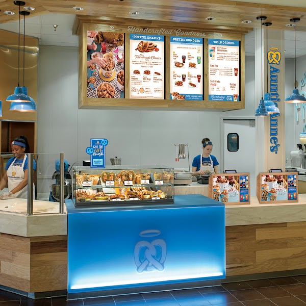 AUNTIE ANNE'S exterior