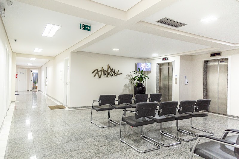 LUCCA Odontologia - Dra. Claudia Carlotto, Dr. Alexandre Borro e Dr. Enos Kern. - foto 4