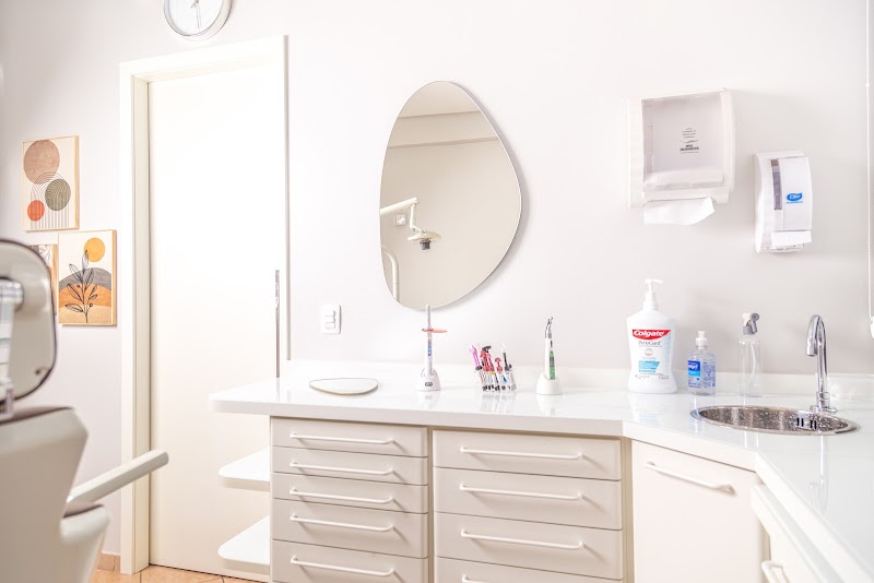 LUCCA Odontologia - Dra. Claudia Carlotto, Dr. Alexandre Borro e Dr. Enos Kern. - foto 5