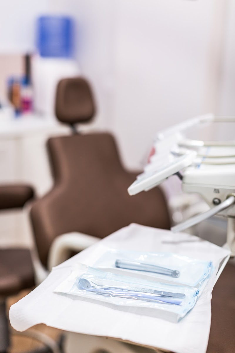 LUCCA Odontologia - Dra. Claudia Carlotto, Dr. Alexandre Borro e Dr. Enos Kern.