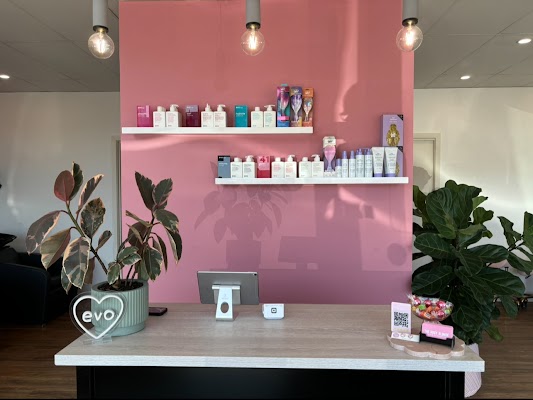 The Rosy Blonde photo 3