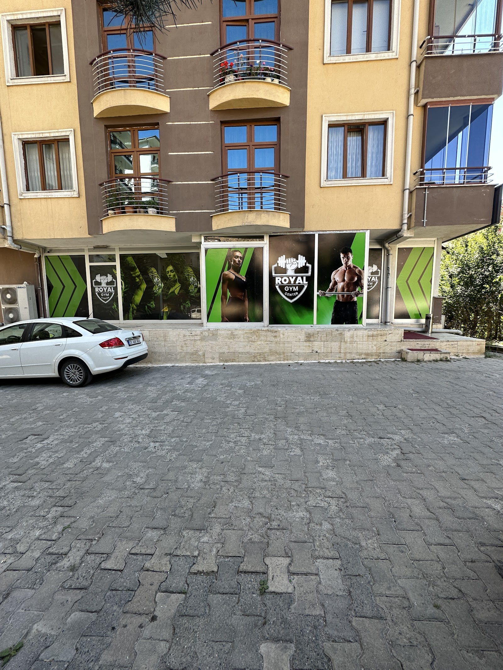 https://www.instagram.com/locafitnessclub?igsh=bjFkNjZkemcyeWg4&utm_source=qr mekanı