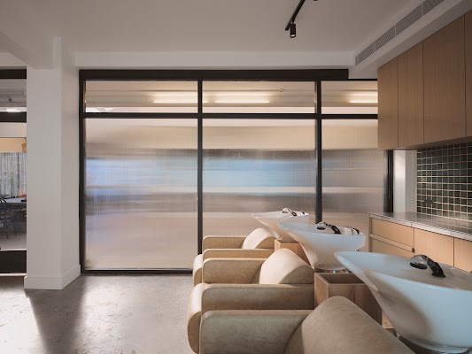 Papillon Hair photo 2