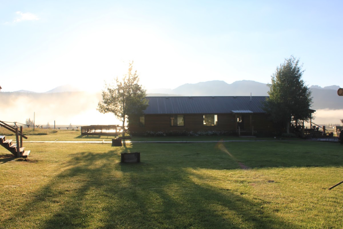 Kendall Valley Lodge and Mule Shoe Outfitters