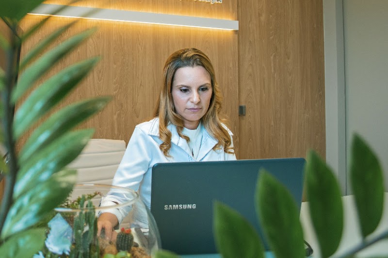 Dra. Monique Lima Pitzschk - foto 2