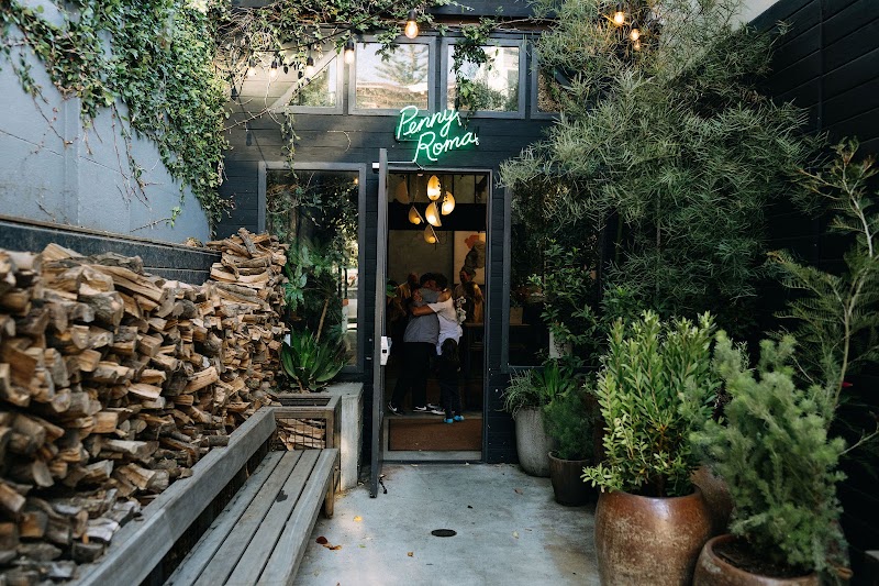 Indoor-outdoor courtyard with Californian vibe
