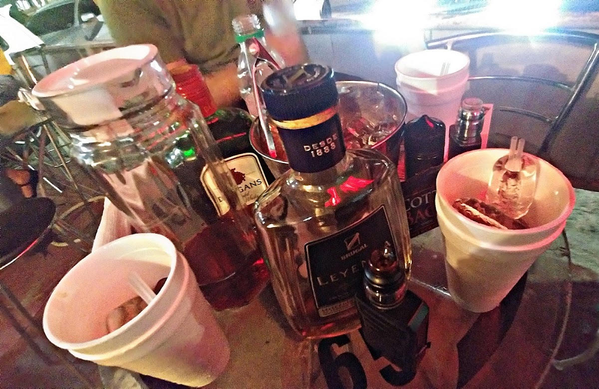 Stop and Drink Liquor Store - William - Imagen 1