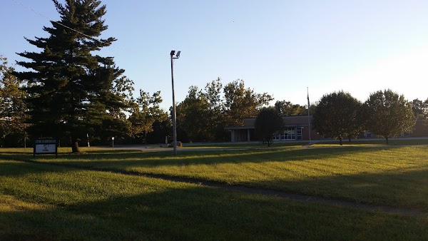 LUHR ELEMENTARY SCHOOL exterior