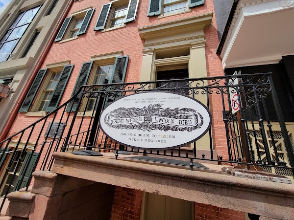 Lincoln’s Waffle Shop