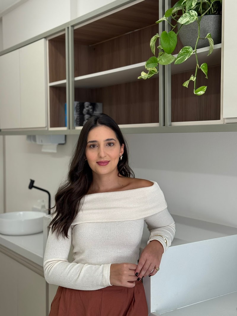 Élevê Odontologia | Dra. Ester Dias Arantes - foto 2