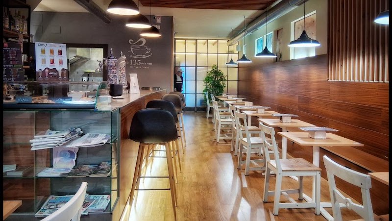 El 135 de la Real cafetería photo 1