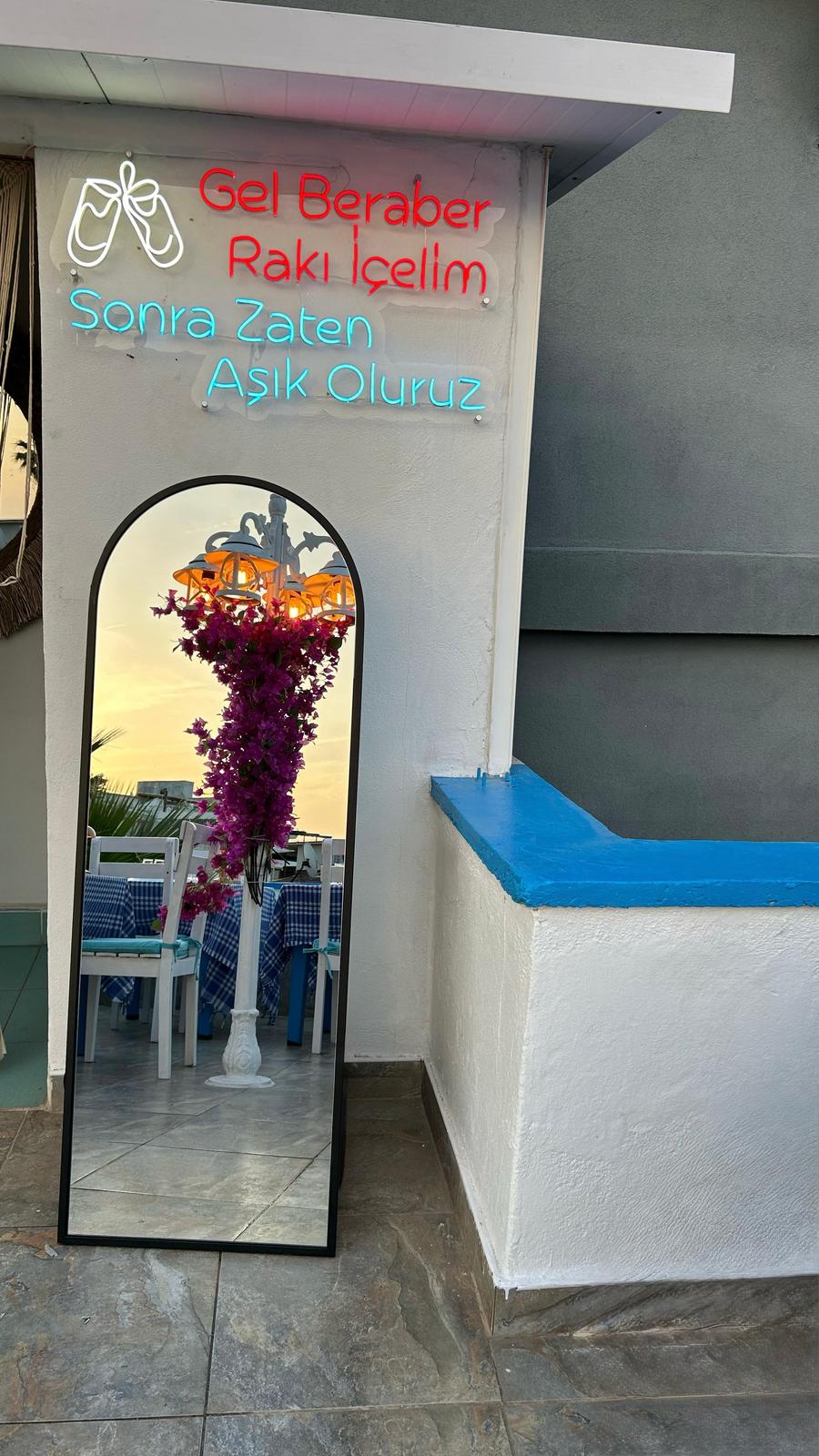 REHABİLİTASYON BAR mekanı