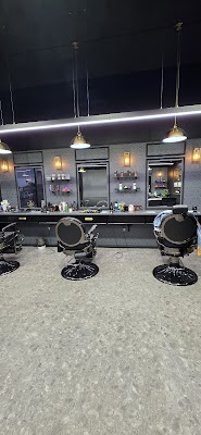 Bee Zee Barber photo 3