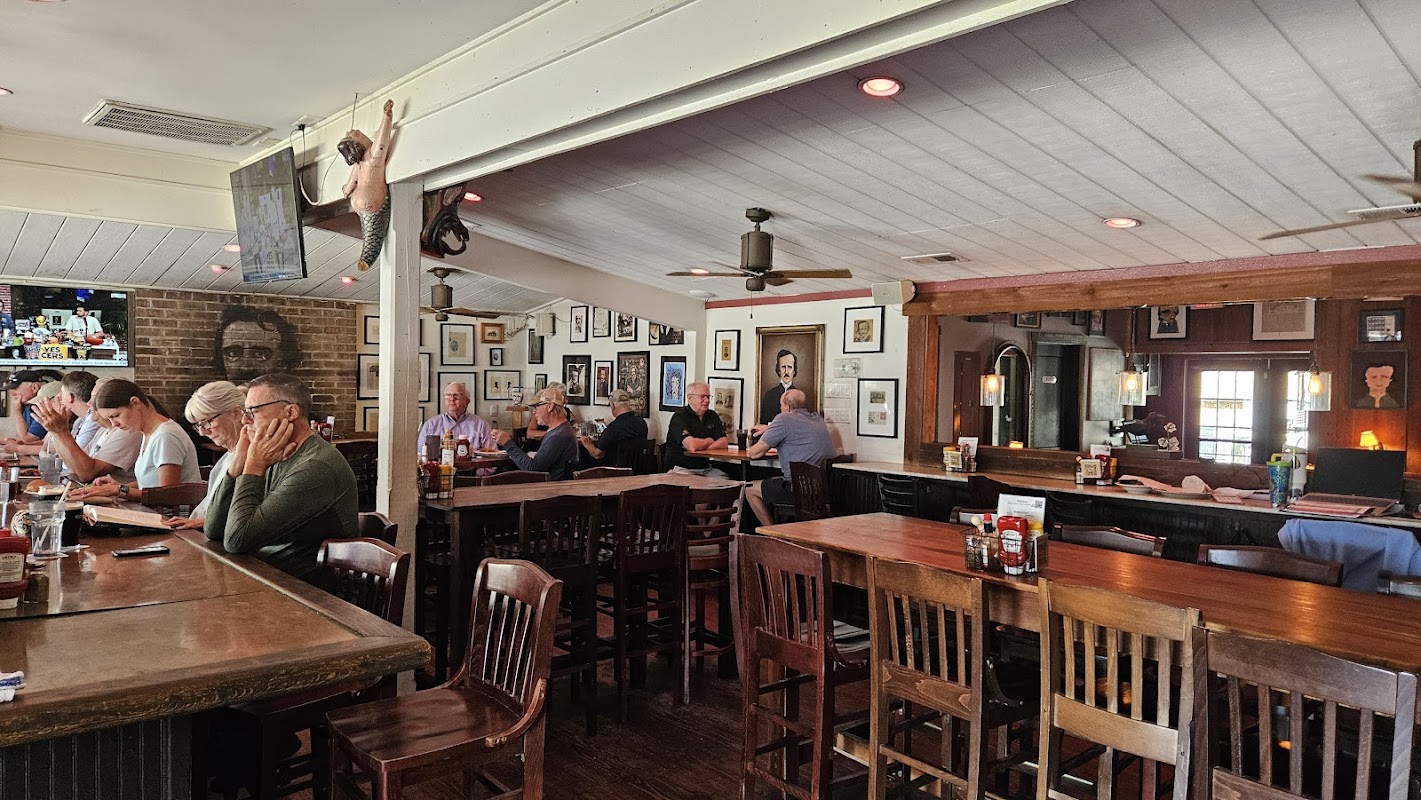 Poe's Tavern photo 5