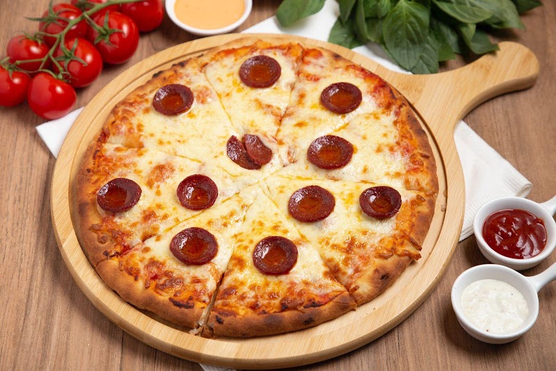 Mama Munchies HK Kebab Pizza photo 5