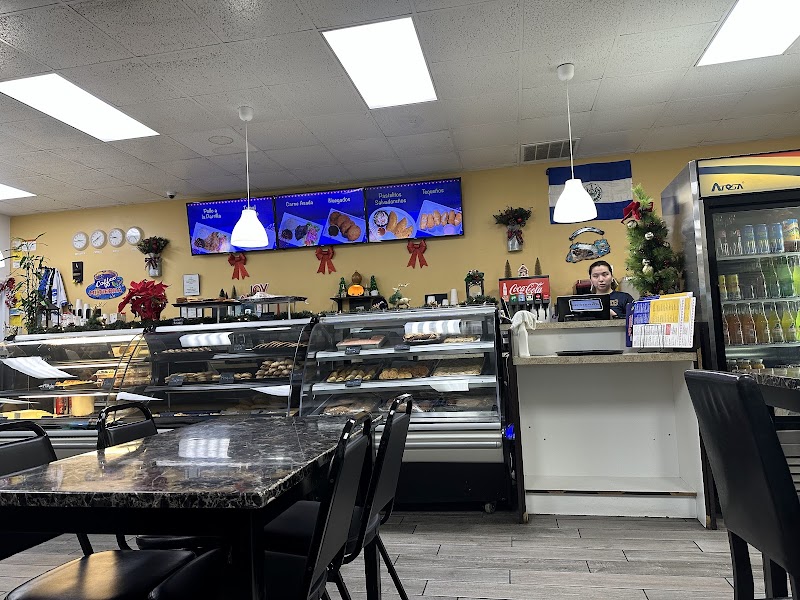Mi Tierra Pupusería & Bakery photo 4