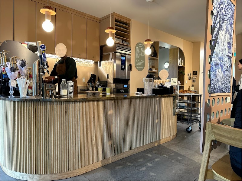 Holly's Neighbourhood Cafe & Bar photo 1