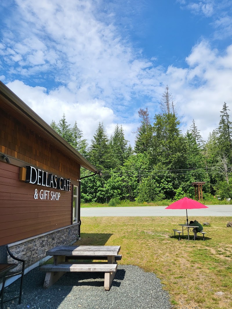 Dellas Cafe and Gift Shop photo 4