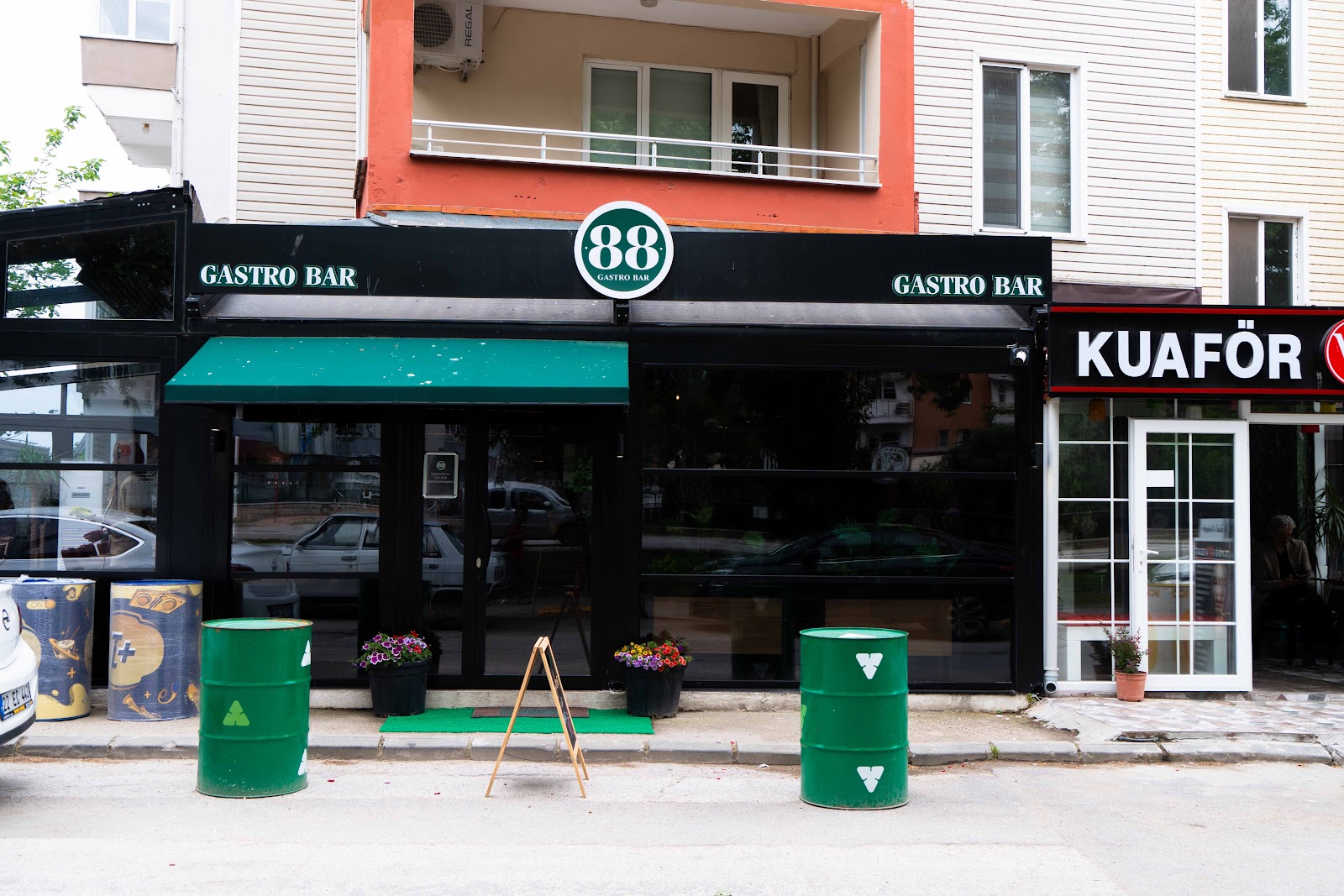 88 Gastro Bar mekanı
