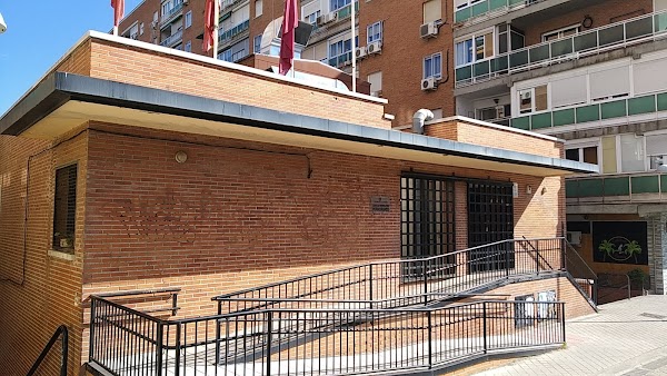 Residencia Centro Municipal de la Tercera Edad Peñagrande — Av del Cardenal Herrera Oria, 263, Fuencarral-El Pardo, 28035 Madrid, España