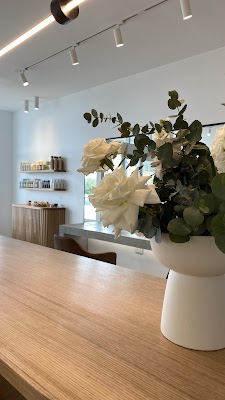 SALON ES - Hair & Makeup Artistry photo 2