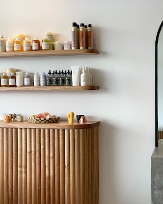 SALON ES - Hair & Makeup Artistry photo 3