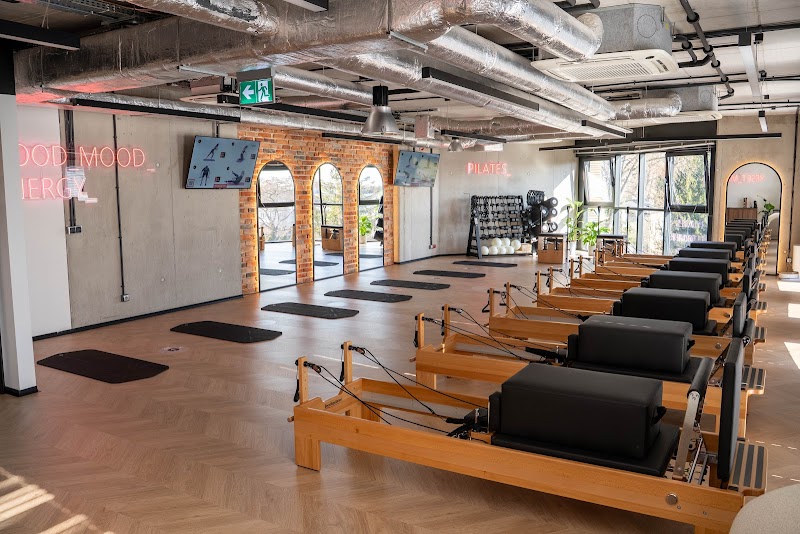 Reforma - Pilates Reformer Studio