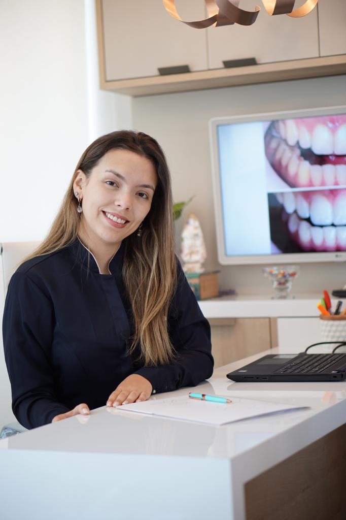 Dra. Leticia Junqueira - Endodontia Contemporânea (Tratamento de Canal) - foto 3