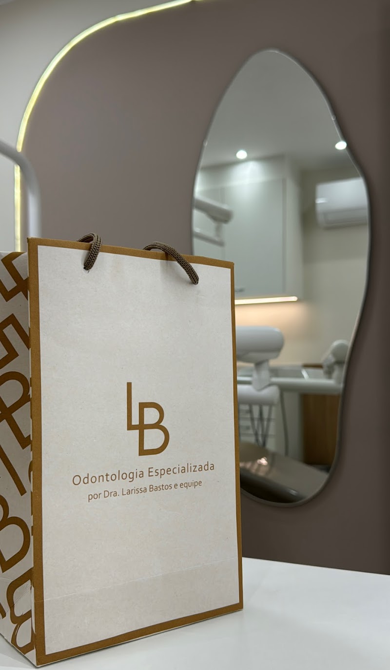 Dra. Larissa Bastos - LB Odontologia Especializada - foto 4