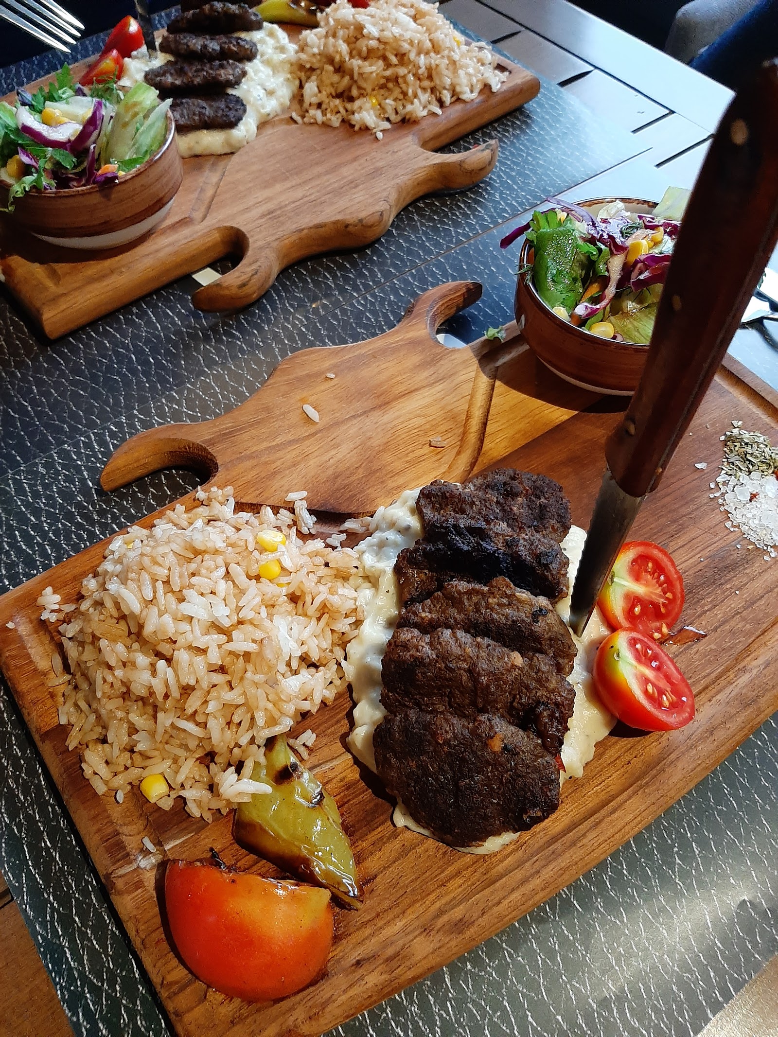 Academy Bowling&Cafe mekanı