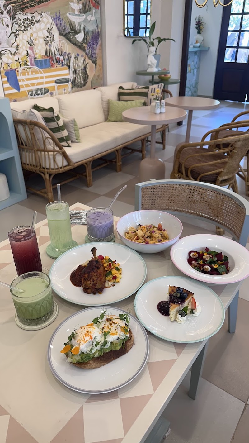 Summer Colombo photo 4