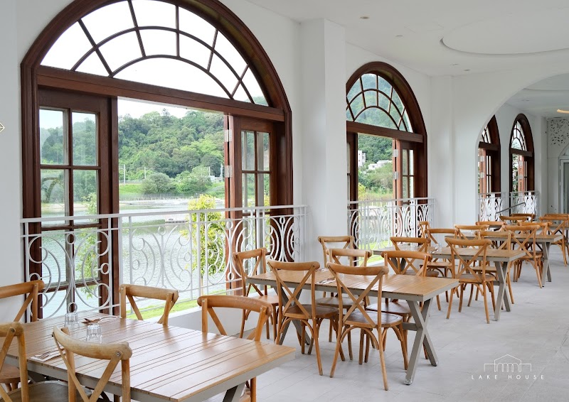 Billow Bar Seafood Bistro