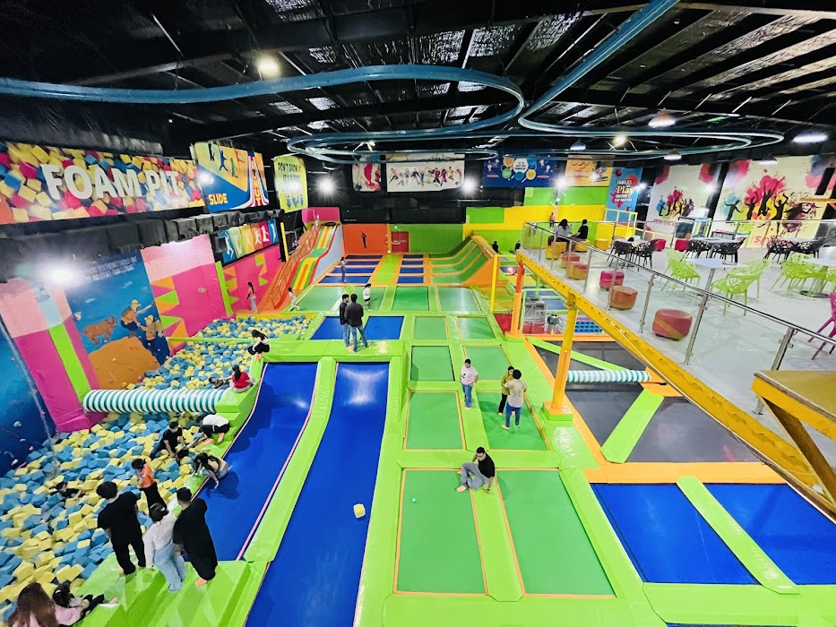SkyJumper Trampoline Park - Delhi, Adventure Island | Birthday Parties | School Trips | Corporate Parties | Kitty Parties fotoğraf 1