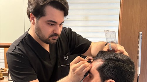 Dr. Éric Aguiar - Tricologia e Transplante Capilar logo