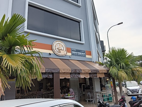 Farouk Maju - Photo 1