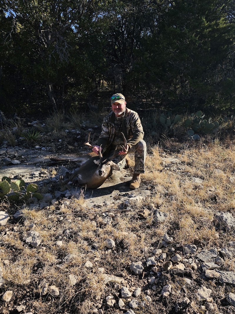 Live Oak Hunting Lodge - Photo 4