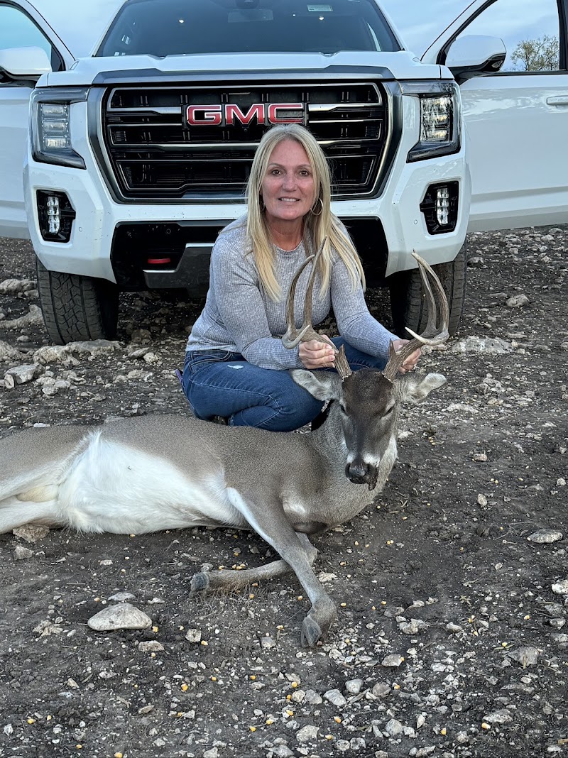 Live Oak Hunting Lodge - Photo 3