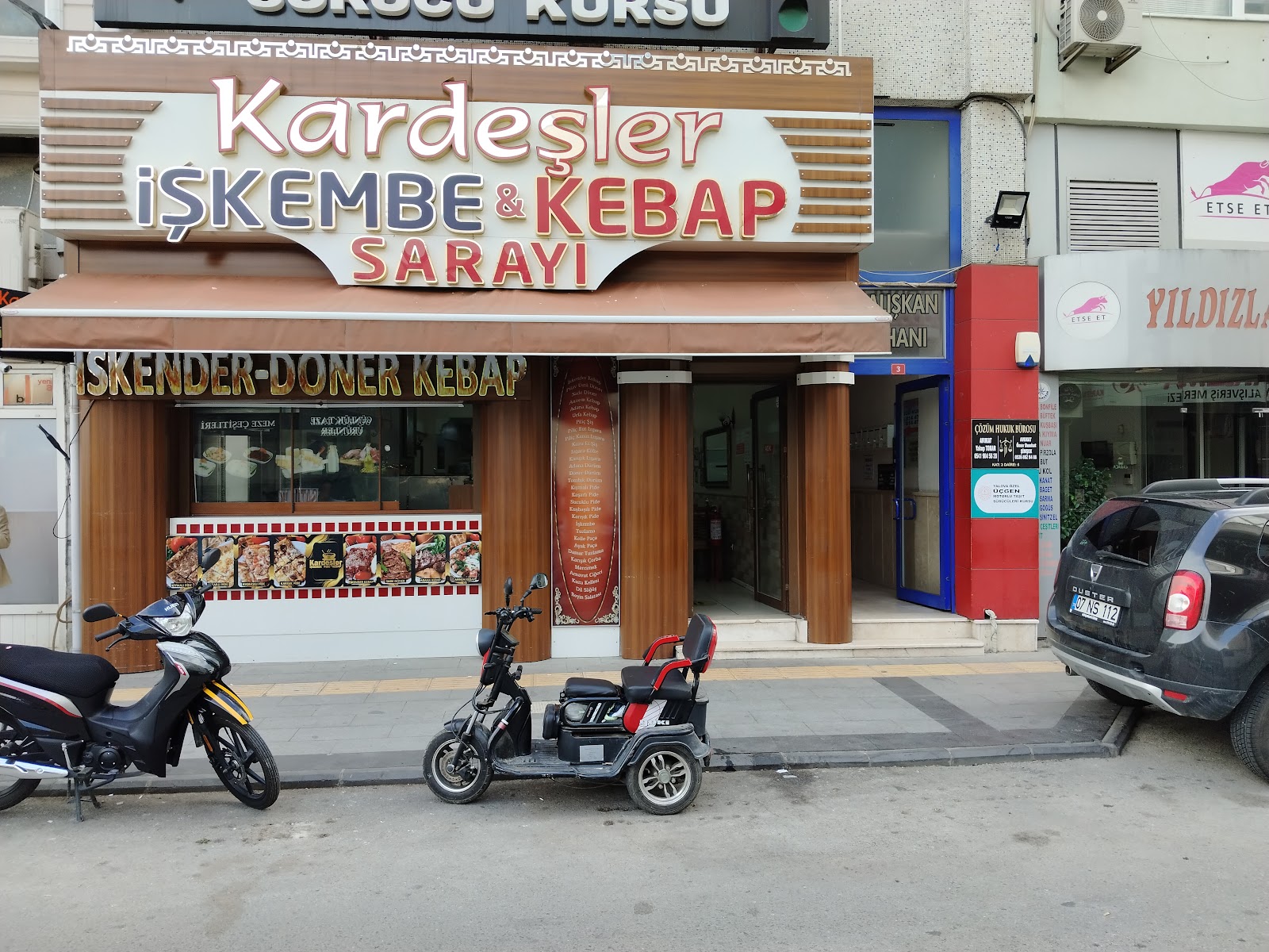 Kardeşler İşkembe Kokoreç & kebap sarayı mekanı