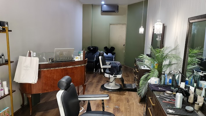 The Executives Hairstylist for Men