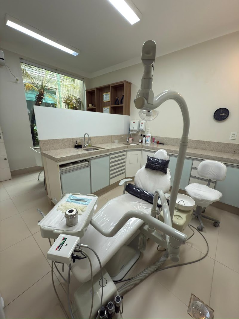Dra. Thaynara Naves - Prótese & Dentística - foto 2