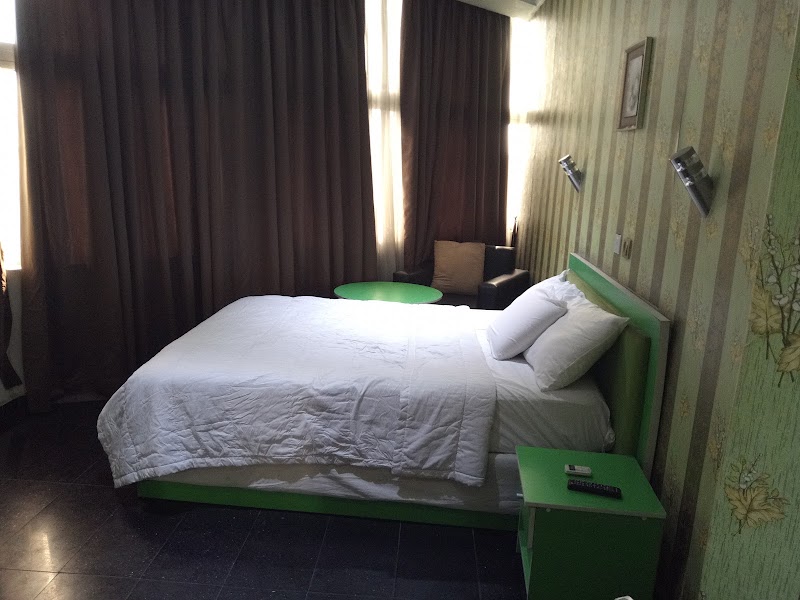 Greenwood Court Hotel and Suites photo 2