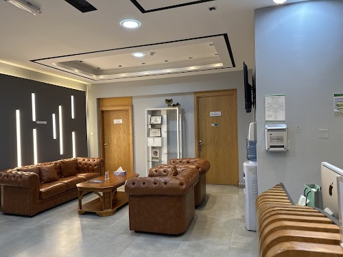 iRoyal Aesthetic logo