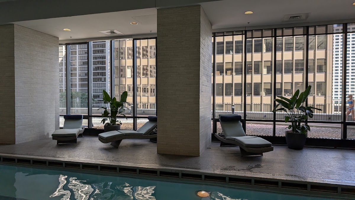 Radisson Blu Aqua Hotel Chicago, dog-friendly hotel, photo 2