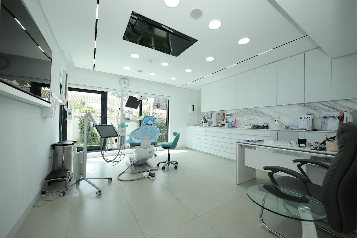 Cosmedent Medical Center 4