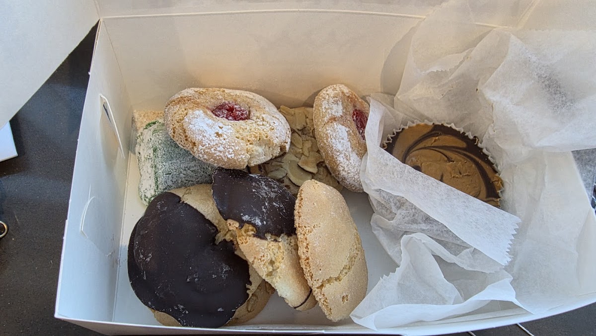 Mike's Pastry photo 2