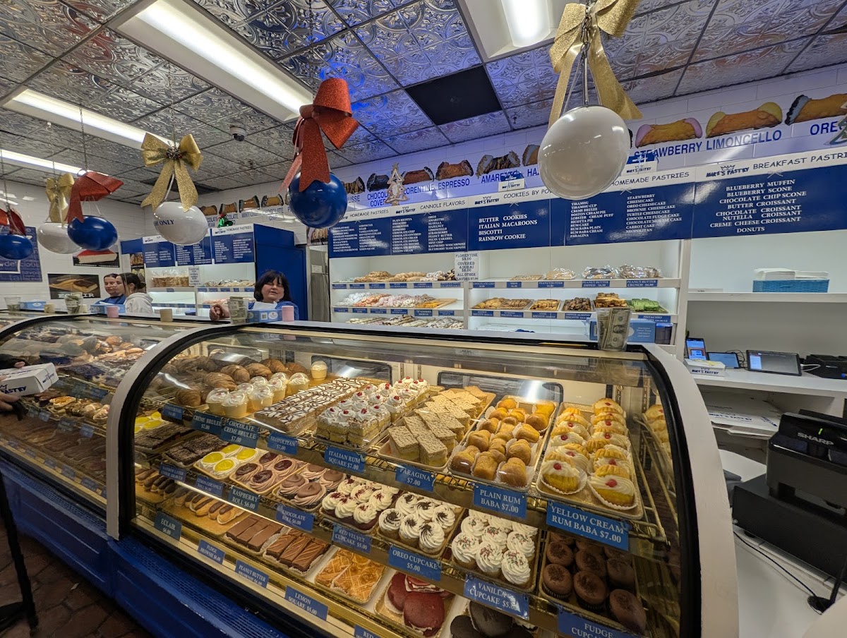 Mike's Pastry photo 3
