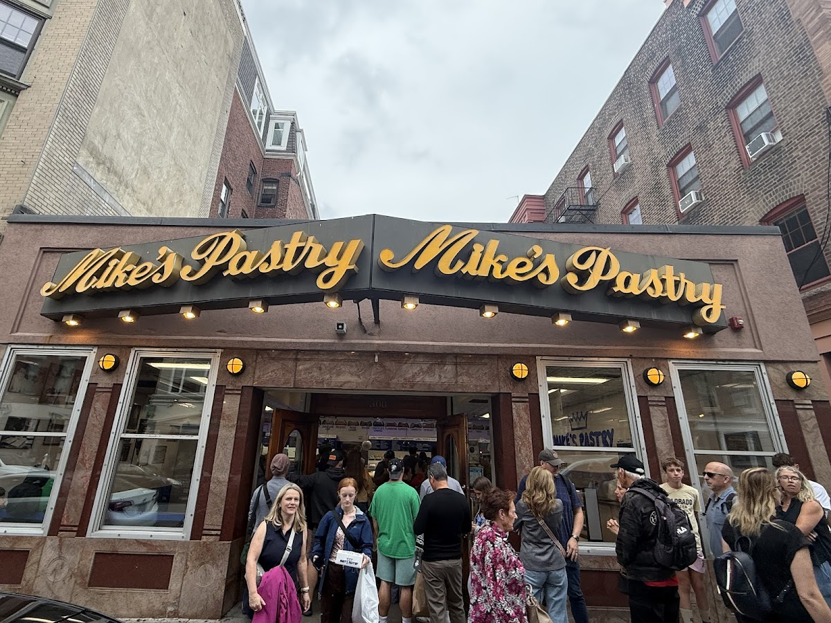 Mike's Pastry photo 4