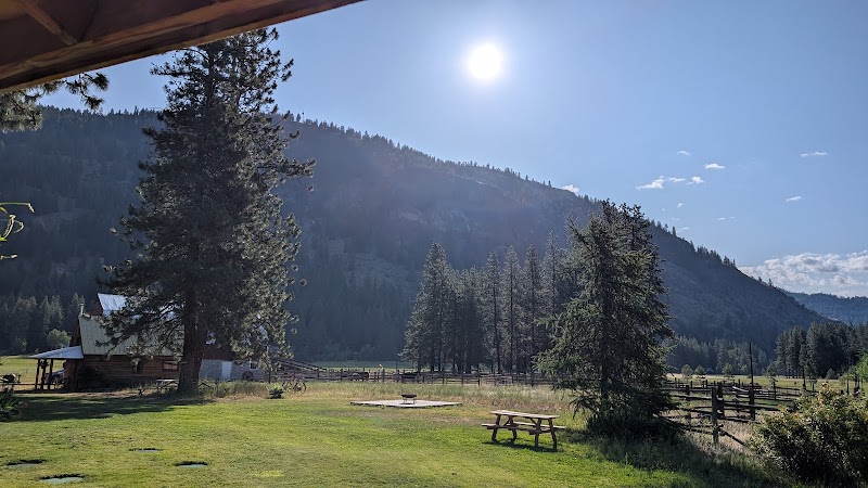 Mazama Ranch House - Photo 2